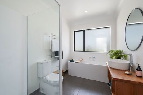 Photo of property in 12 Lancewood Way, Kinloch, Taupo, 3377