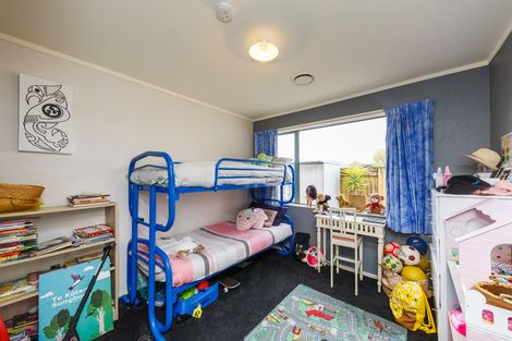 Photo of property in 3 Logan Way, Kelvin Grove, Palmerston North, 4414