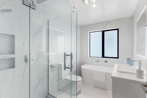 Photo of property in 17b Kathleen Street, Totara Vale, Auckland, 0627