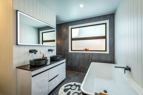 Photo of property in 70 Katania Heights, Brightwater, 7022