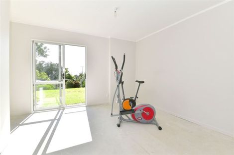 Photo of property in 8 Vipond Road, Stanmore Bay, Whangaparaoa, 0932