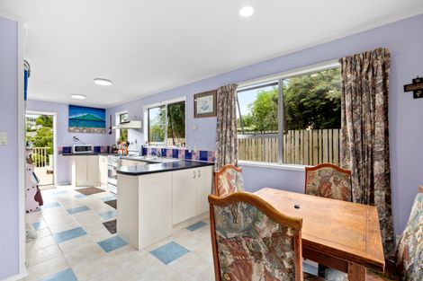 Photo of property in 123 Weatherly Road, Torbay, Auckland, 0630