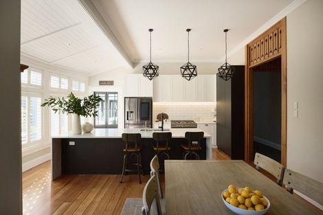 Photo of property in 10 Cobden Road, Bluff Hill, Napier, 4110