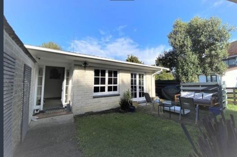 Photo of property in 3/220 East Coast Road, Forrest Hill, Auckland, 0620