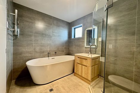 Photo of property in 2/143 Carlisle Road, Northcross, Auckland, 0632