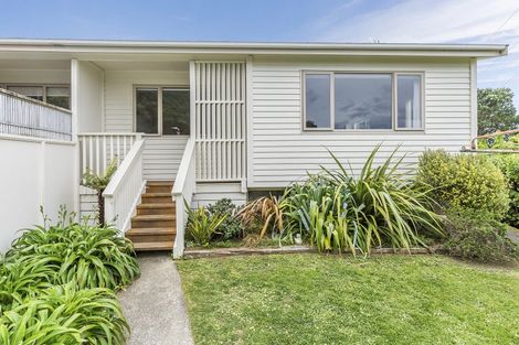 Photo of property in 2a Downing Street, Crofton Downs, Wellington, 6035