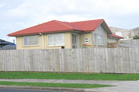 Photo of property in 21 Woodbank Drive, Glen Eden, Auckland, 0602