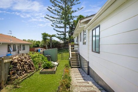 Photo of property in 46 Lavelle Road, Henderson, Auckland, 0612
