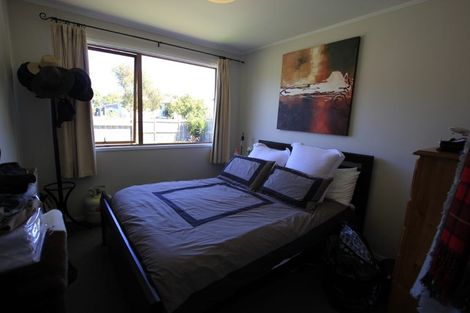 Photo of property in 15 Lisa Rise, Half Moon Bay, Auckland, 2012