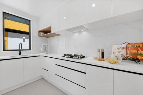 Photo of property in 14 Parkmore Drive, Rosehill, Papakura, 2113