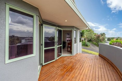 Photo of property in 13 Redfern Lane, Glenfield, Auckland, 0629