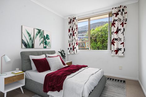 Photo of property in 2 Kathleen Reece Place, Waiuku, 2123