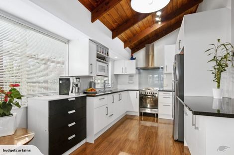 Photo of property in 17 Edgewater Drive, Pakuranga, Auckland, 2010