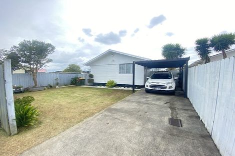 Photo of property in 2/18 Kennington Drive, Clendon Park, Auckland, 2103