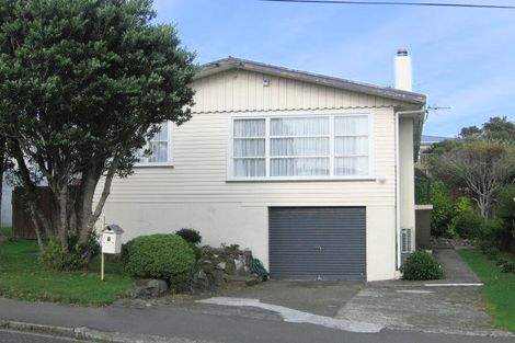 Photo of property in 7 Alder Place, Newlands, Wellington, 6037