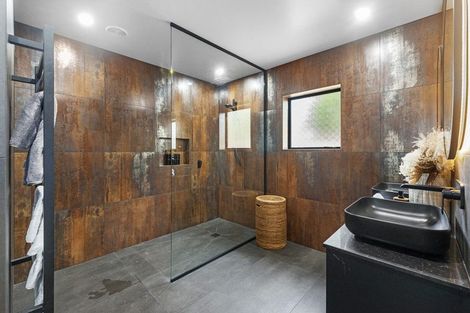 Photo of property in 127 Bethells Road, Waitakere, 0781