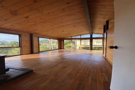 Photo of property in 893 Whangaparaoa Road, Manly, Whangaparaoa, 0930