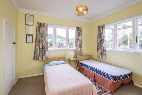 Photo of property in 11 Atarau Grove, Paraparaumu, 5032