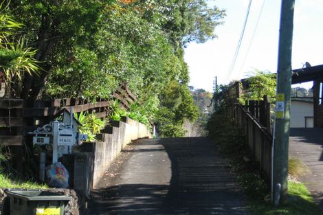 Photo of property in 2/70 Kaurilands Road, Titirangi, Auckland, 0604