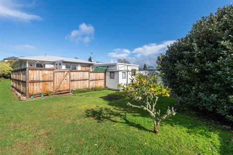 Photo of property in 70 Sylvan Crescent, Te Atatu South, Auckland, 0610