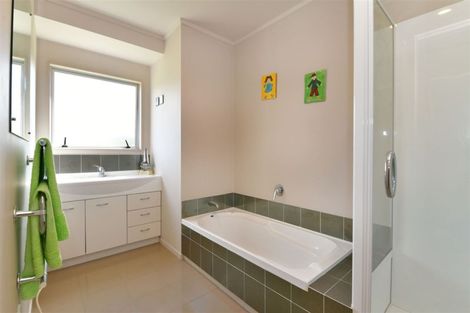 Photo of property in 40b Donald Street, Stanmore Bay, Whangaparaoa, 0932