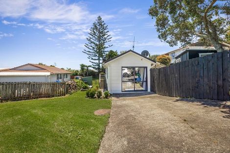 Photo of property in 46 Lavelle Road, Henderson, Auckland, 0612