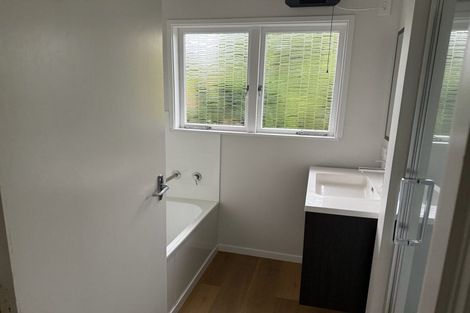 Photo of property in 14 Raymond Terrace, Northcote, Auckland, 0627