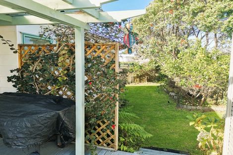 Photo of property in 11 Bermuda Place, One Tree Point, 0118