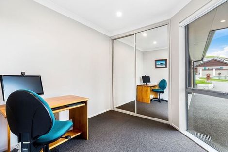 Photo of property in 20 Mervyn Kemp Drive, Tawa, Wellington, 5028