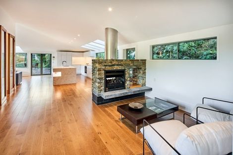 Photo of property in 21 Dillon Street, Lowry Bay, Lower Hutt, 5013