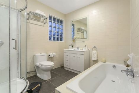 Photo of property in 28 Peter Terrace, Castor Bay, Auckland, 0620