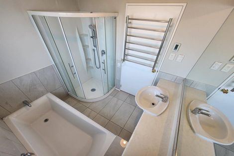 Photo of property in 24 Willowstream Grove, Cloverlea, Palmerston North, 4412