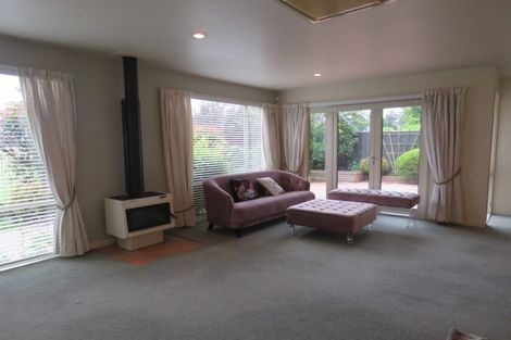 Photo of property in 2/271 Memorial Avenue, Burnside, Christchurch, 8053