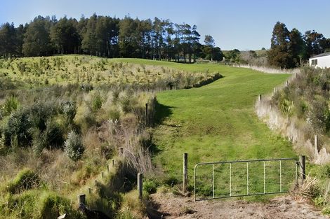 Photo of property in 84 Kiwitahi Road, Helensville, 0875