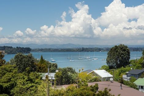 Photo of property in 114 Harbour View Road, Omokoroa, 3114