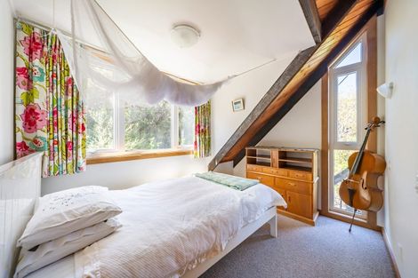 Photo of property in 28 Ngaumatau Road, Point Howard, Lower Hutt, 5013