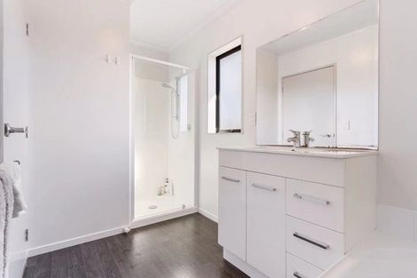 Photo of property in 68 Claverdon Drive, Massey, Auckland, 0614