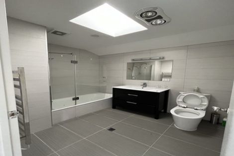 Photo of property in 4 Provence Esplanade, Te Atatu Peninsula, Auckland, 0610