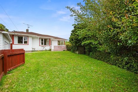 Photo of property in 40 Catherine Crescent, Paparangi, Wellington, 6037