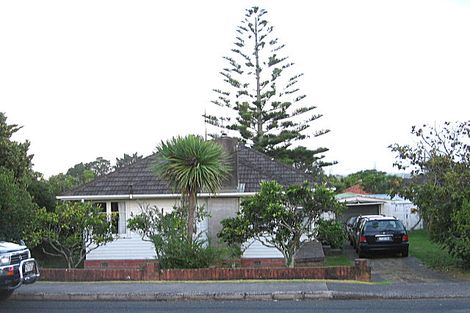 Photo of property in 73 Roberts Road, Te Atatu South, Auckland, 0610