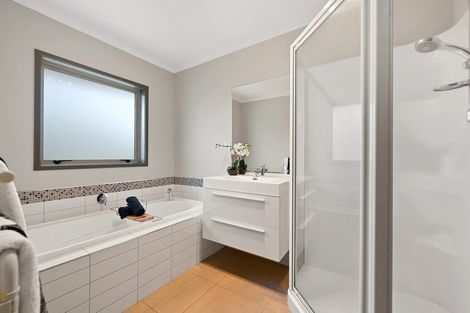 Photo of property in 11 Trauzer Place, Flagstaff, Hamilton, 3210