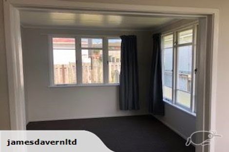 Photo of property in 6 Taipari Road, Te Atatu Peninsula, Auckland, 0610