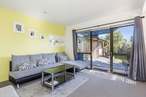 Photo of property in 1/21 Gloaming Place, Conifer Grove, Takanini, 2112