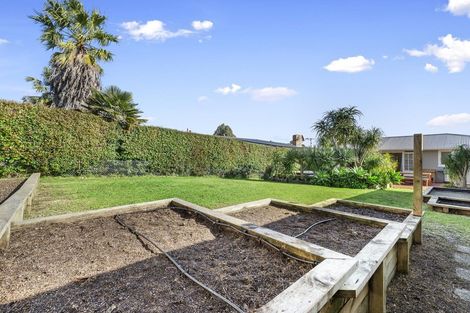 Photo of property in 15 Tamariki Avenue, Kelston, Auckland, 0602