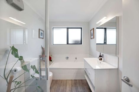 Photo of property in 28 Henrietta Street, Marshland, Christchurch, 8083