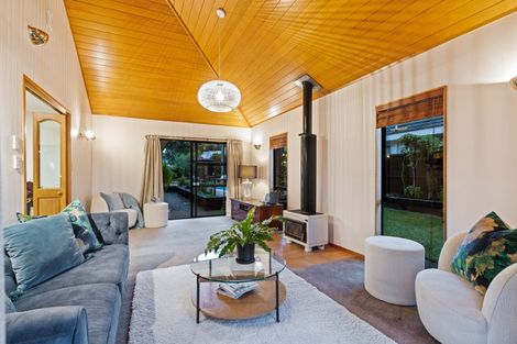 Photo of property in 5 Crestview Place, Browns Bay, Auckland, 0630