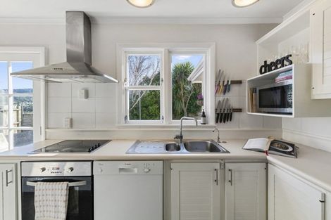 Photo of property in 8 South Street, Tawa, Wellington, 5028