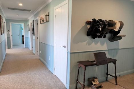 Photo of property in 2 Cayman Court, One Tree Point, 0118