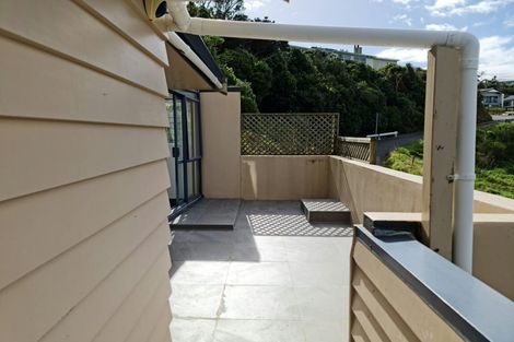 Photo of property in 140 Glanmire Road, Newlands, Wellington, 6037