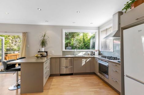 Photo of property in 33 Ranui Terrace, Tawa, Wellington, 5028